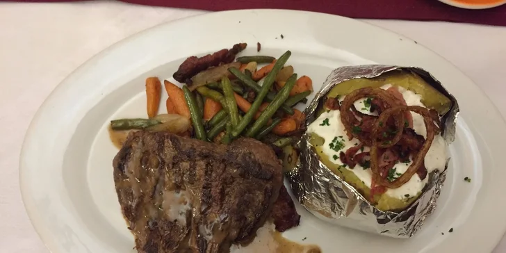 Pravý hovězí filet mignon s přílohou a salátem pro dva v Hotelu Max