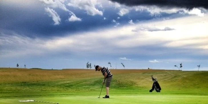 Golfové zážitky ve vyhlášeném Queen's Park Golf clubu Myštěves