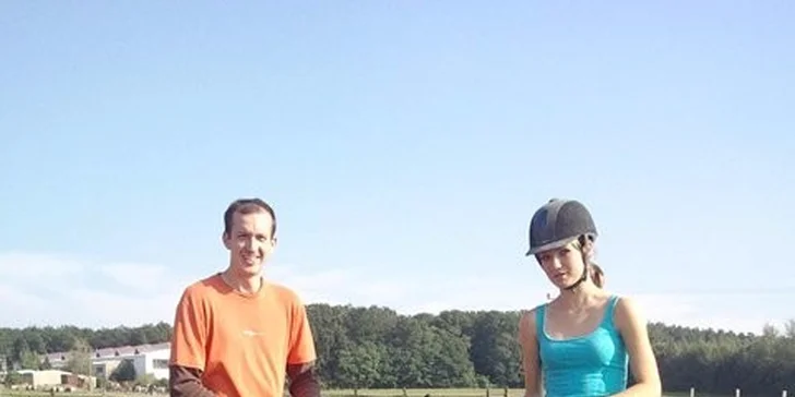 Romantická vyjížďka na koňském hřbetě nebo lekce jízdy