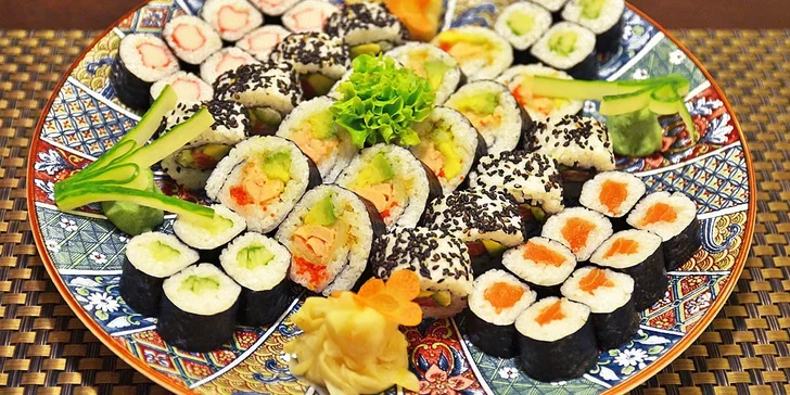 Vánoční voucher na bohaté sushi menu pro 2 v Sasori