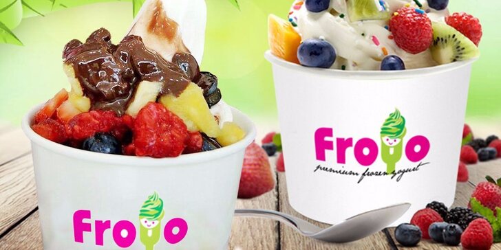 XXL frozen yogurt se čtyřmi posypy dle vašeho výběru ve FroYo