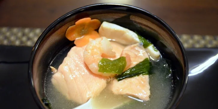 Vánoční voucher na bohaté sushi menu pro 2 v Sasori