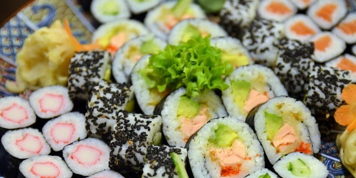 Vánoční voucher na bohaté sushi menu pro 2 v Sasori