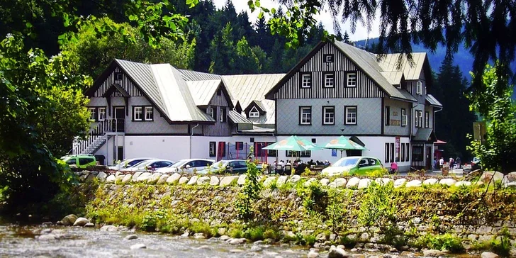 Jaro ve Špindlerově Mlýně s polopenzí pro dva + dítě do 5,99 let zdarma