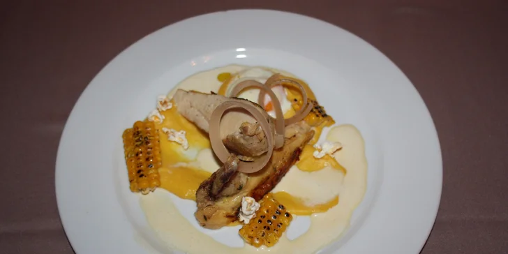 Delikatesní tříchodové menu pro dva restauraci Pod Věží