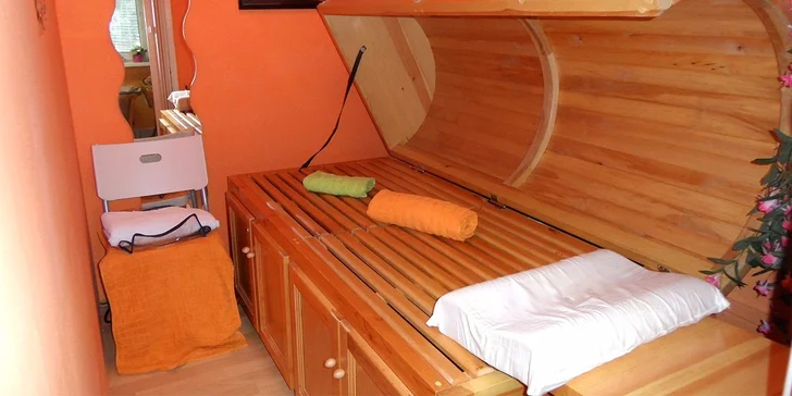 Relaxační balíček pro ženy: bylinná pára, masáž obličeje, manikúra a hand spa
