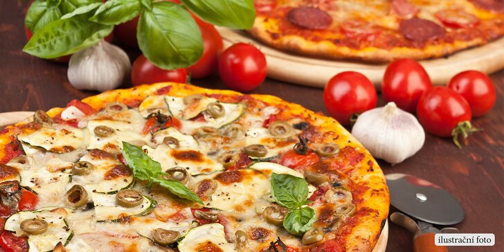 Itálie v centru Plzně: Dvě nazdobené pizzy v originální pizzerii