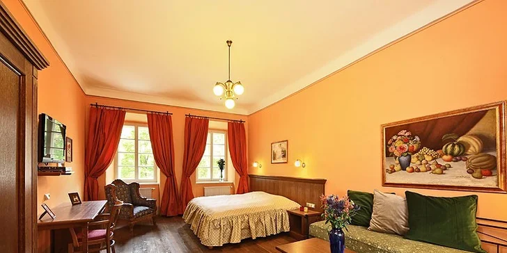 Romantický pobyt v Českém Krumlově: snídaně a privátní wellness s láhví vína