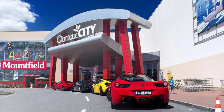 V súčasnosti máme 4 autá. Ferrari 458 Italia a Lamborghini Gallardo LP560-4, obidva typy do dvoch kusoch.