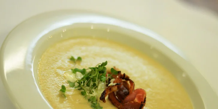 5chodové degustační menu pro dva s láhví vína na lodi Rohan Boat