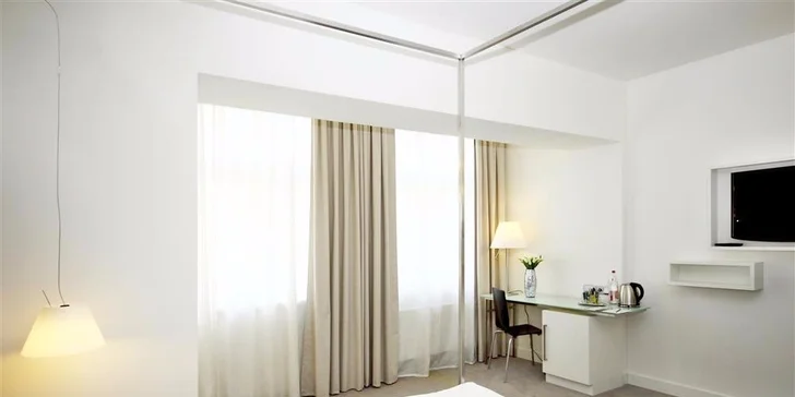 Advent či jaro v Praze v designovém hotelu Pure White****