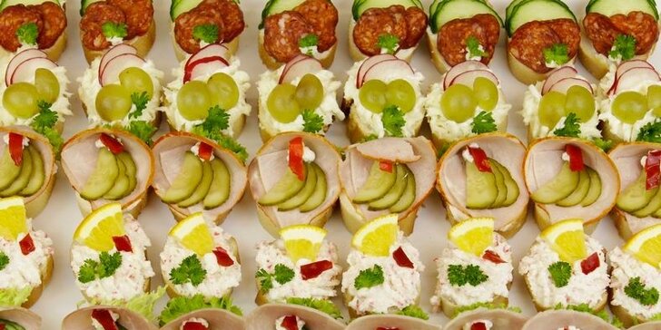 Silvestrovské občerstvení od profíků: 42 kanapek pro pohodovou oslavu