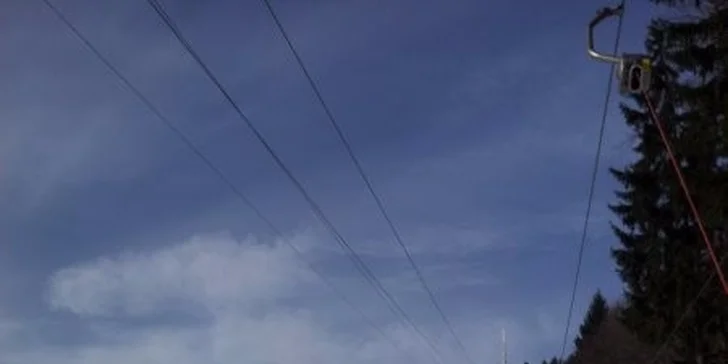 Jednodenní skipas na Ještěd – 9 sjezdovek, pohodlné lanovky i super snowpark