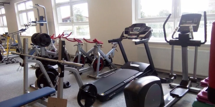 Jeden nebo dvanáct vstupů do fitness centra a možnost saunování