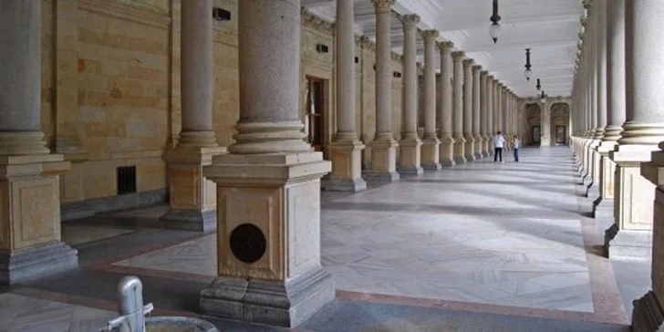 Léto v Karlových Varech se vstupem do Alžbětinných lázní
