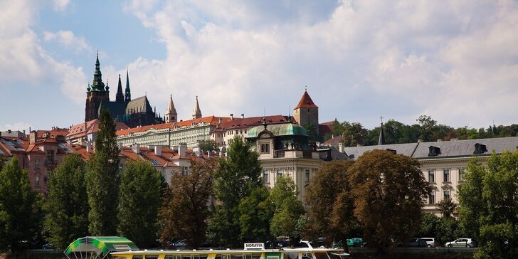Velikonoce na Vltavě: vyhlídková plavba s živou hudbou a 4chodové menu