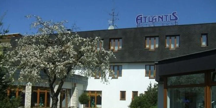 2999 Kč za tři dny PRO DVA v hotelu Atlantis u Brněnské přehrady! Balíček úžasné letní pohody se slevou 51 %.