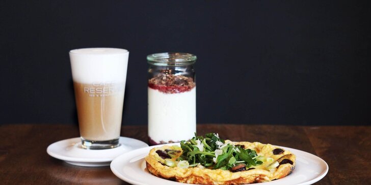 Vydatná snídaně v Kare Café – libovolné dobroty dle vaší chuti