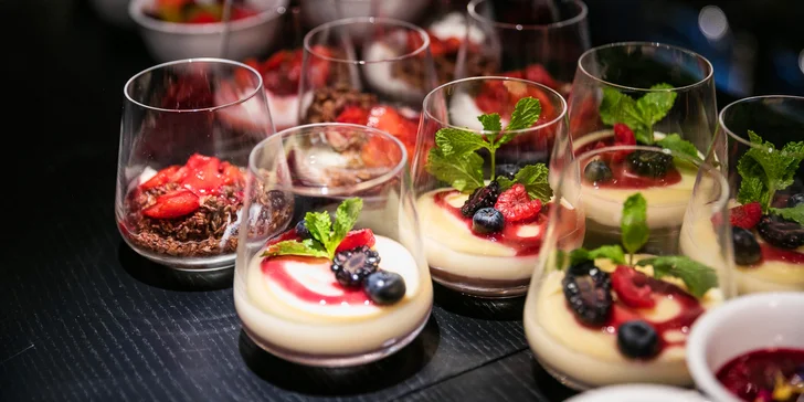 V moderní restauraci připravují české i mezinárodní tapas. 