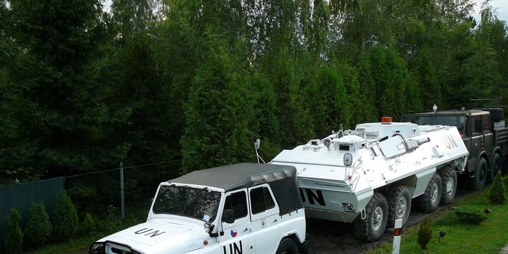 Prohlídka vojenské techniky včetně jízdy v obrněném transportéru