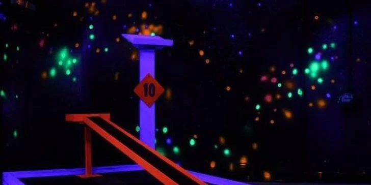 Vstupy na unikátní black light adventure minigolf
