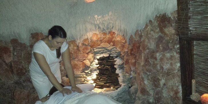 Hloubková terapeutická masáž s indickou masáží hlavy v solné jeskyni