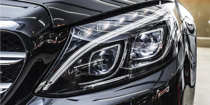 Voskování karosérie automobilu různými typy vosků