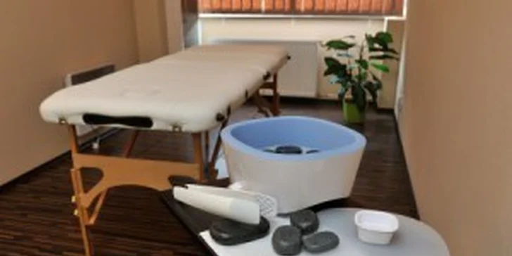 Rehabilitační masáž zad, šíje a beder v salonu Bamizi.