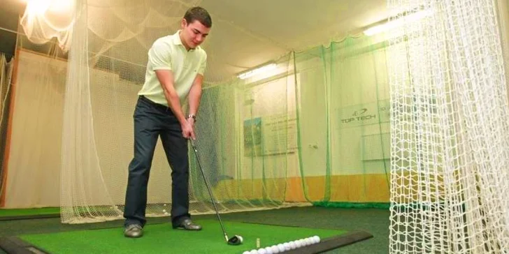 60 minut indoor golfu s trenérem až pro dvě osoby
