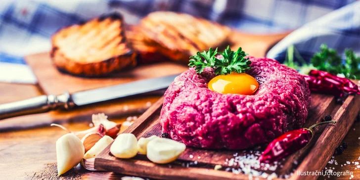 500g hovězí tatarák v legendárním Konviktu