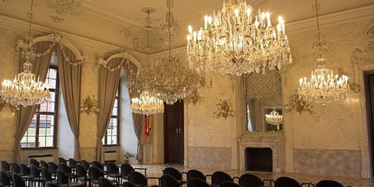 Smyčce v barokním paláci