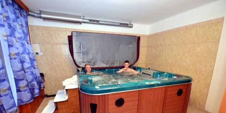 Aktivní odpočinek na Lipně na 3 až 8 dní s polopenzí, whirlpoolem a saunou