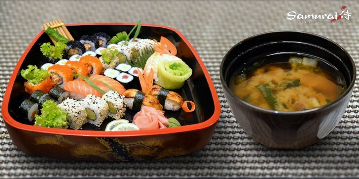 Japonské sushi menu ve známé restauraci Samurai