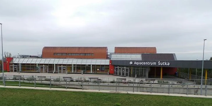 Letní kurz plavání pro děti od 6 měsíců do 3 let v Aquacen­tru Šutka na Praze 8