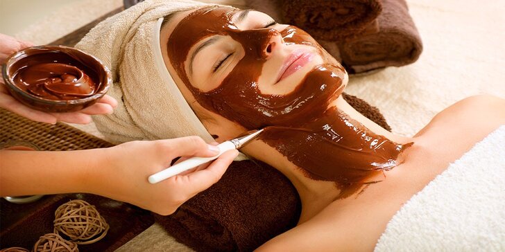 Levandulová masáž obličeje a dekoltu zakončená čokoládovou maskou