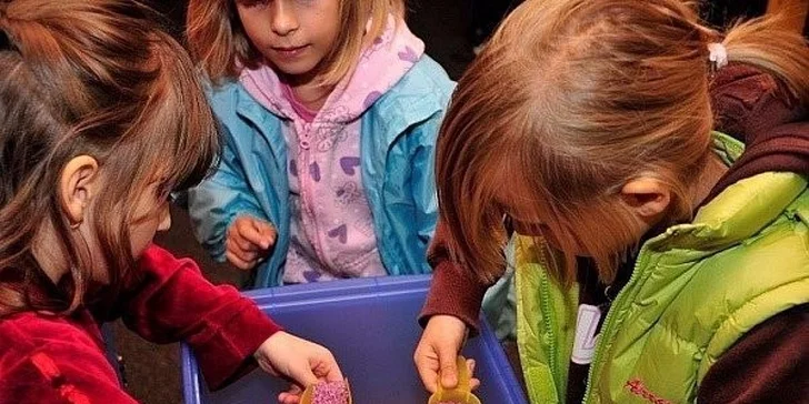 Velikonoční ozdoby na špejli i svíčky – kreativní návštěva svíčkárny Rodas