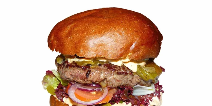 Naducané burgery z Tom's Burger včetně hranolků, salátu Coleslaw a piva