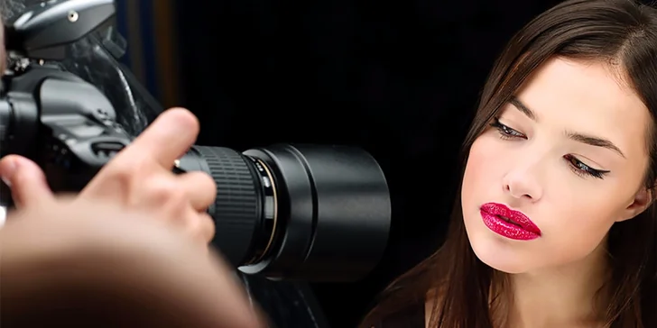 Profesionální focení pro ženy v centru Plzně včetně stylingu