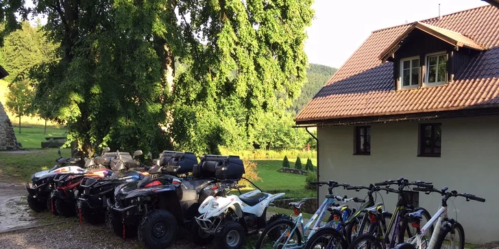 Akční pobyt v Krkonoších pro 2 a 4 osoby: Polopenze i pronájmem čtyřkolky