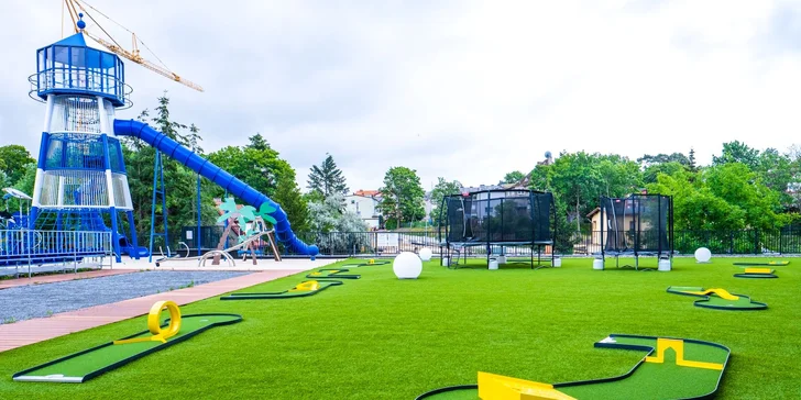 Majú tu aj ihrisko na minigolf.