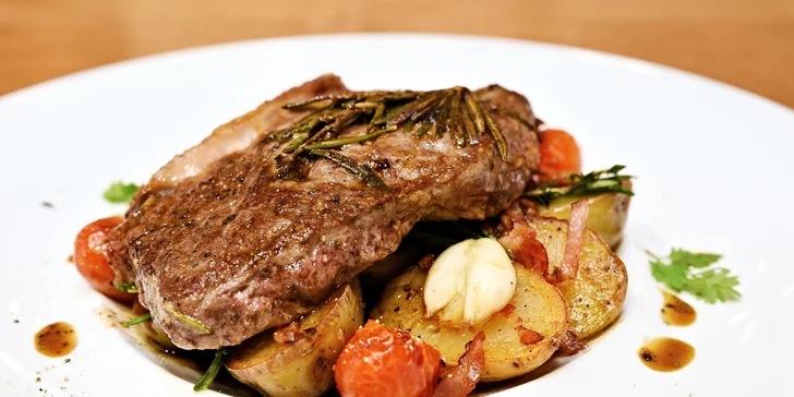 Steak z roštěnce nemá chybu.