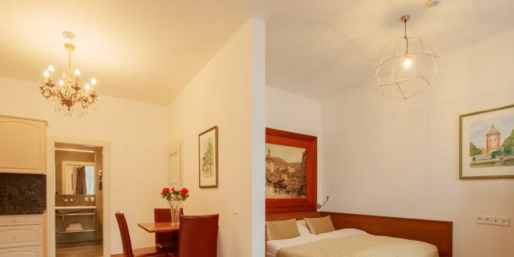 Apartmány mají oddělenou obývací část.