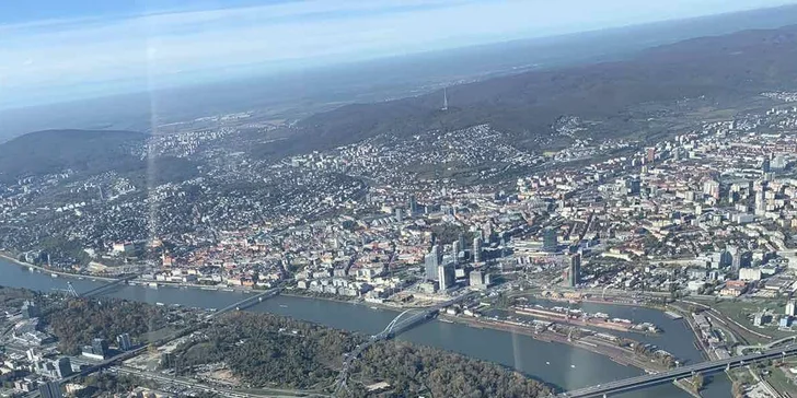 Pod vami nádherná slovenská krajina, vedľa vás skúsený pilot a vo vás? Čistá radosť z nevšedného leteckého zážitku

