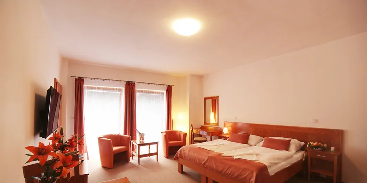 Na výběr máte ze dvou možností – ubytujete se v pokoji, nebo apartmánu?