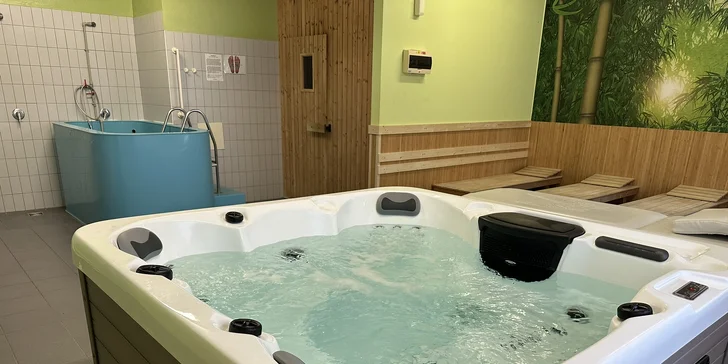 Pokud byste se snad o tenhle relax chtěli podělit i s dalšími, nebude to problém! Za příplatek s sebou můžete vzít do wellness až další 3 osoby.