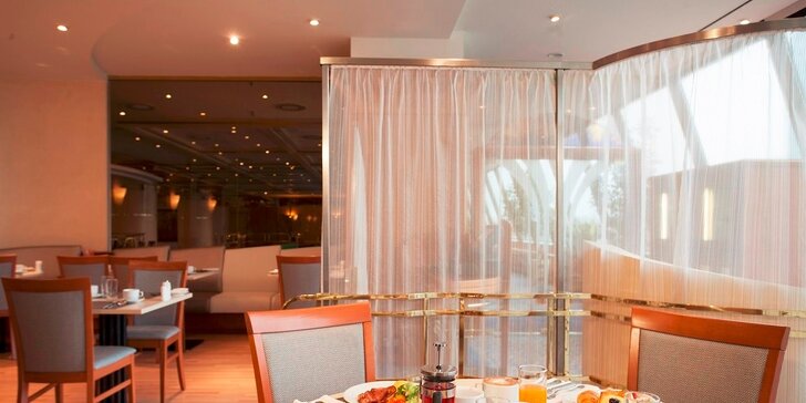 Luxusní ubytování se snídaní a wellness ve 4* hotelu Panorama