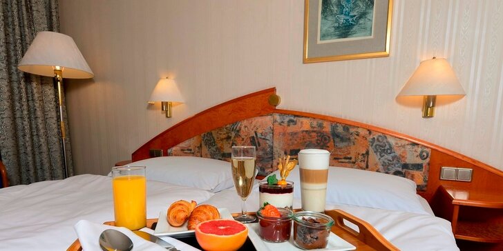Luxusní ubytování pro 2 se snídaní a neomezeným wellness ve 4* hotelu Panorama