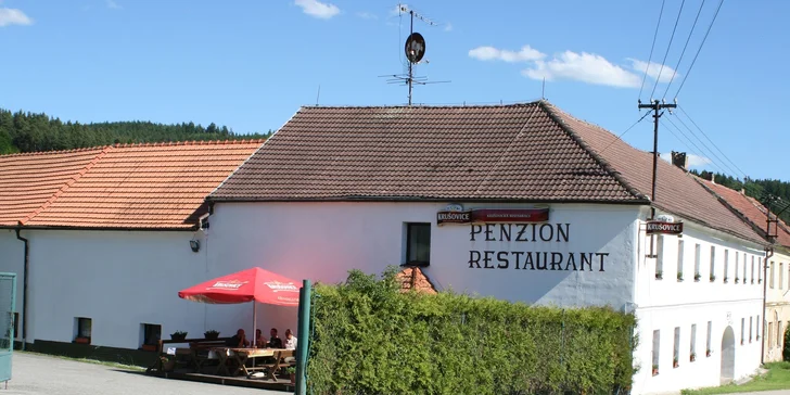 Nálož grilovaného masa a pořádná porce příloh až pro 4 osoby
