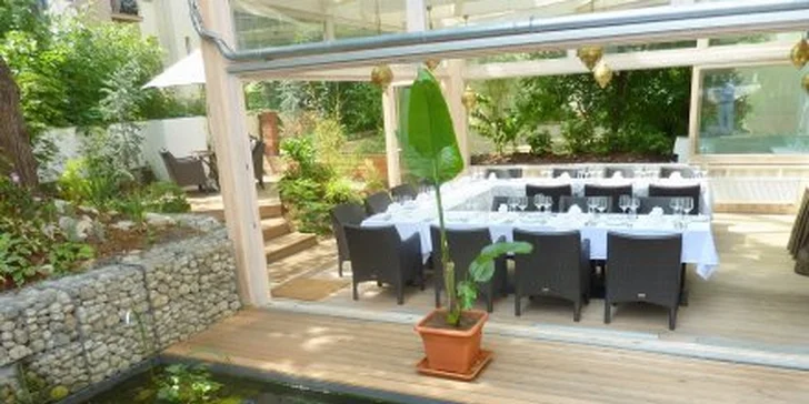 349 Kč za DVA hovězí steaky s rozmarýnovou terinkou v restauraci Zelená zahrada v hodnotě 864 Kč. Magická oáza gurmánských snů se slevou 59 %.