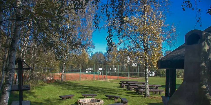 V areáli hotela sa nachádza futbalové a volejbalové ihrisko, no zahráte si tu aj bedminton, discgolf s lietajúcim tanierom, stolný tenis či biliard.